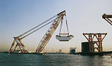 Image of Erecting the main tower cross beam