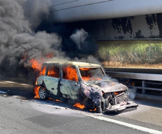 車両火災の様子2