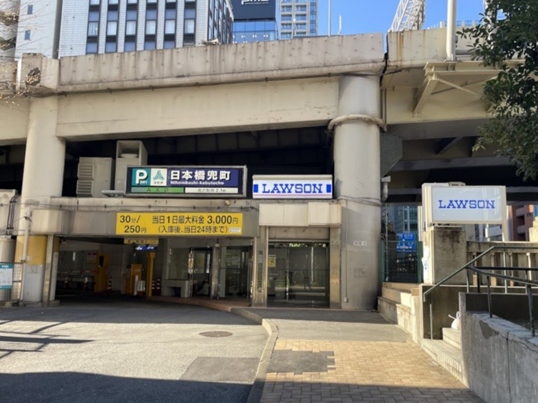 東側（Aブロック入口側）店舗入口