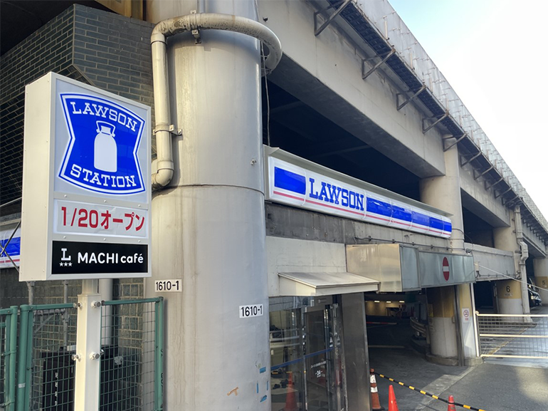 西側（Aブロック出口側）店舗入口