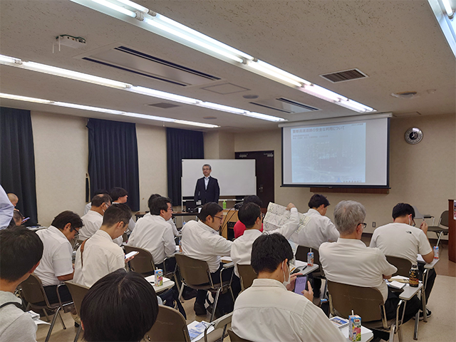 首都高交通安全講習会の様子02