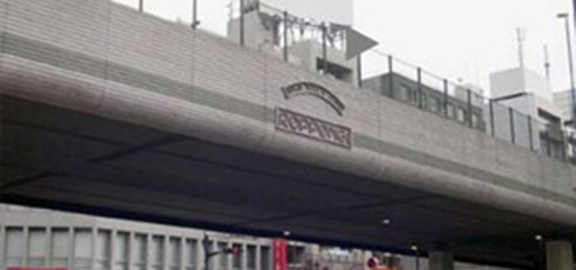 Image of the Roppongi intersection before improvements