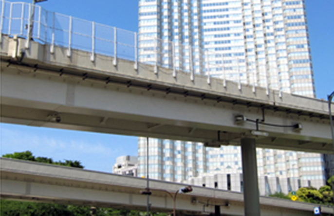 Image of the bridge girder, bridge railing, and piers after improvements