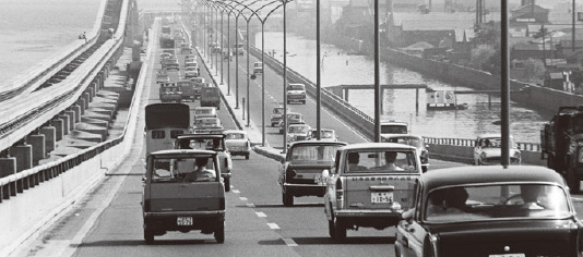 수도고속도로의 첫 번째 분기점 개통 이미지
