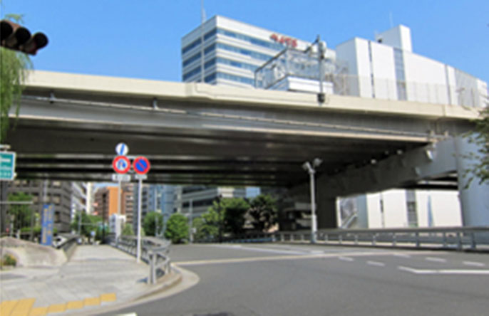 ภาพคานสะพาน ราวสะพาน และเสาค้ำสะพานของทางพิเศษหมายเลข 6 สาย Mukojima หลังปรับปรุง