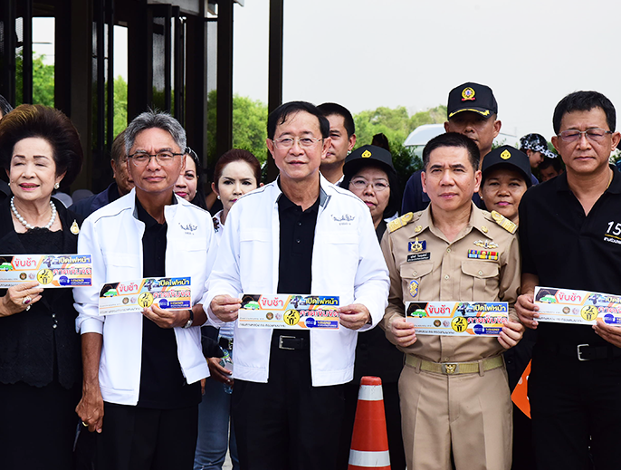 ภาพการรณรงค์ความปลอดภัยทางจราจรช่วงเทศกาลสงกรานต์ในจังหวัดพระนครศรีอยุธยา (วันที่ 8 เมษายน ค.ศ. 2017 ประเทศไทย)