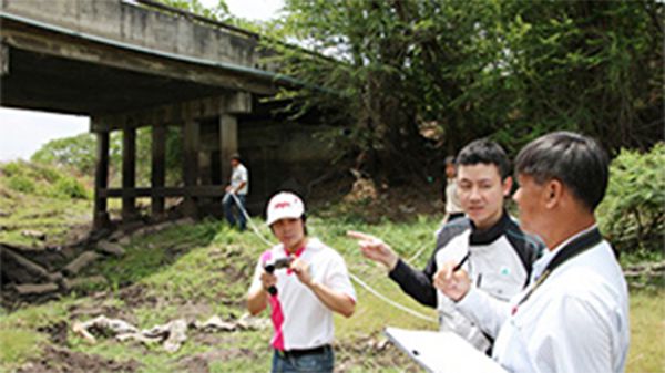 ภาพการถ่ายทอดความรู้ทางเทคนิคแก่วิศวกรชาวไทย: วิธีการตรวจสอบสะพาน