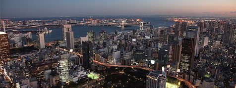 首都高速道路夜景的圖片